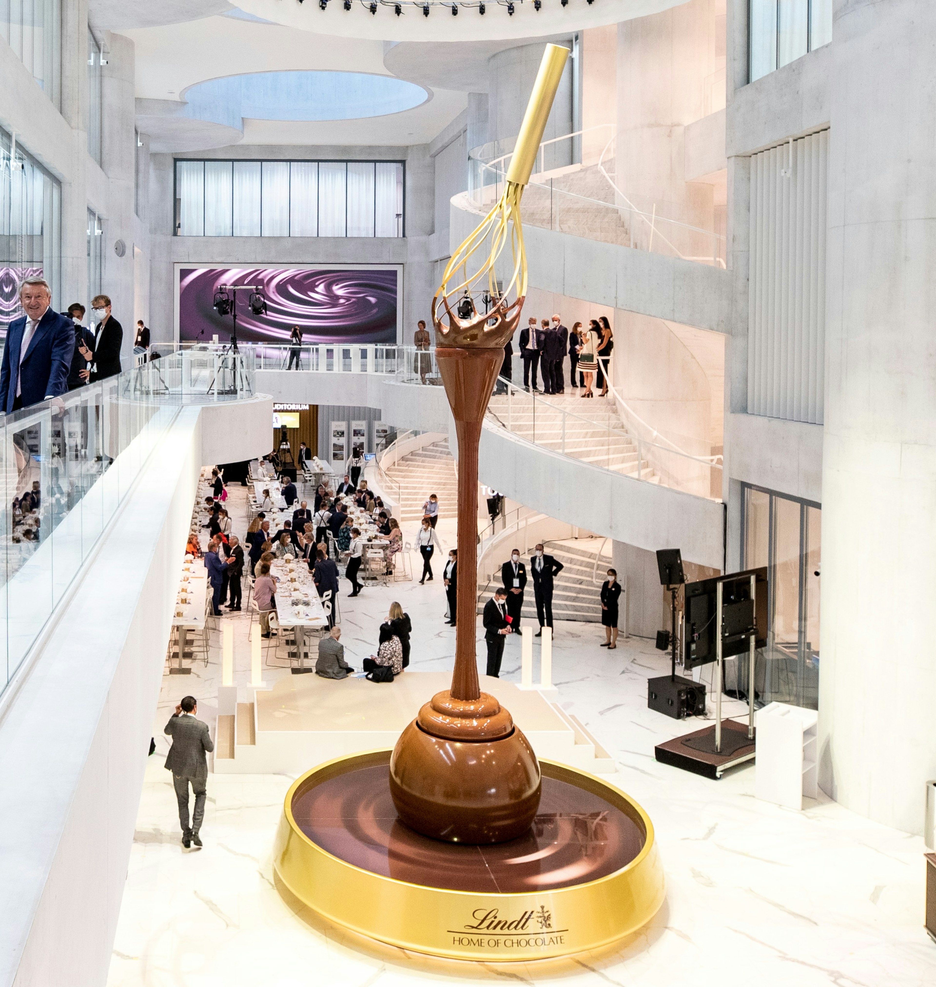 Lindt has opened a paradise for chocolatelovers in Zurich Lonely